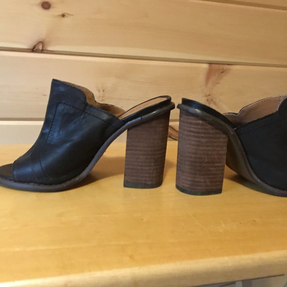 Kelsi Dagger Brooklyn Leather Slide - Picture 2 of 5